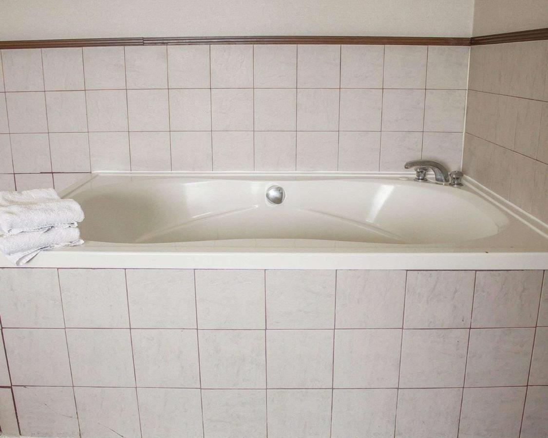 Norwood Inn & Suites Кълъмбъс Екстериор снимка